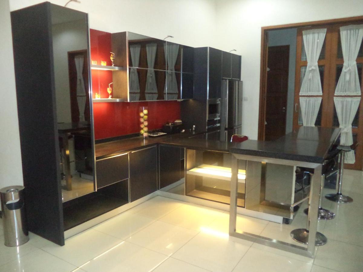 Alloro Guesthouse ปาชิตาน ภายนอก รูปภาพ