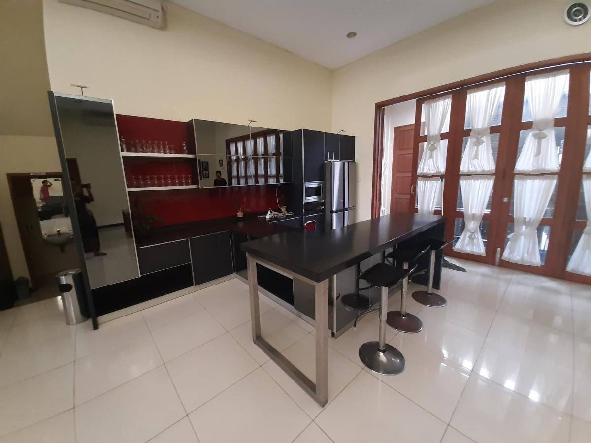 Alloro Guesthouse ปาชิตาน ภายนอก รูปภาพ