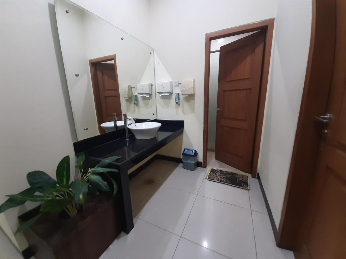 Alloro Guesthouse ปาชิตาน ภายนอก รูปภาพ